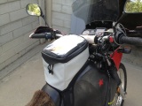 Giant Loop tank bag : looks good and works even better